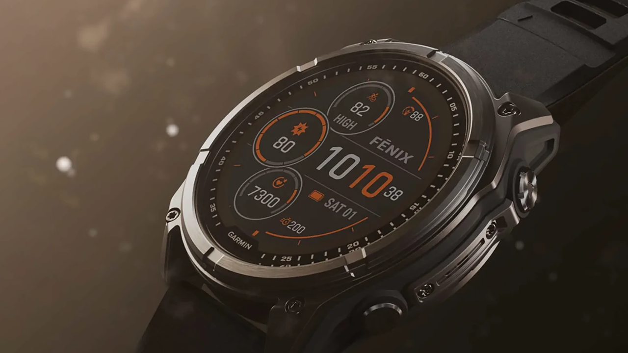 Спортивные часы Garmin fenix 8, 47 мм, Solar, титан с DLC, сапфир, силиконовый ремешок цвета чёрный/«серая галька» — Солнце в резерве