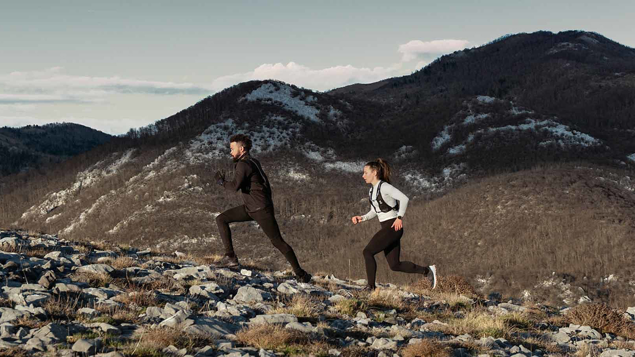 Спортивные часы Garmin fenix E, 47 мм, AMOLED, серебристый безель, чёрный силиконовый ремешок — Локация – с точностью до шага