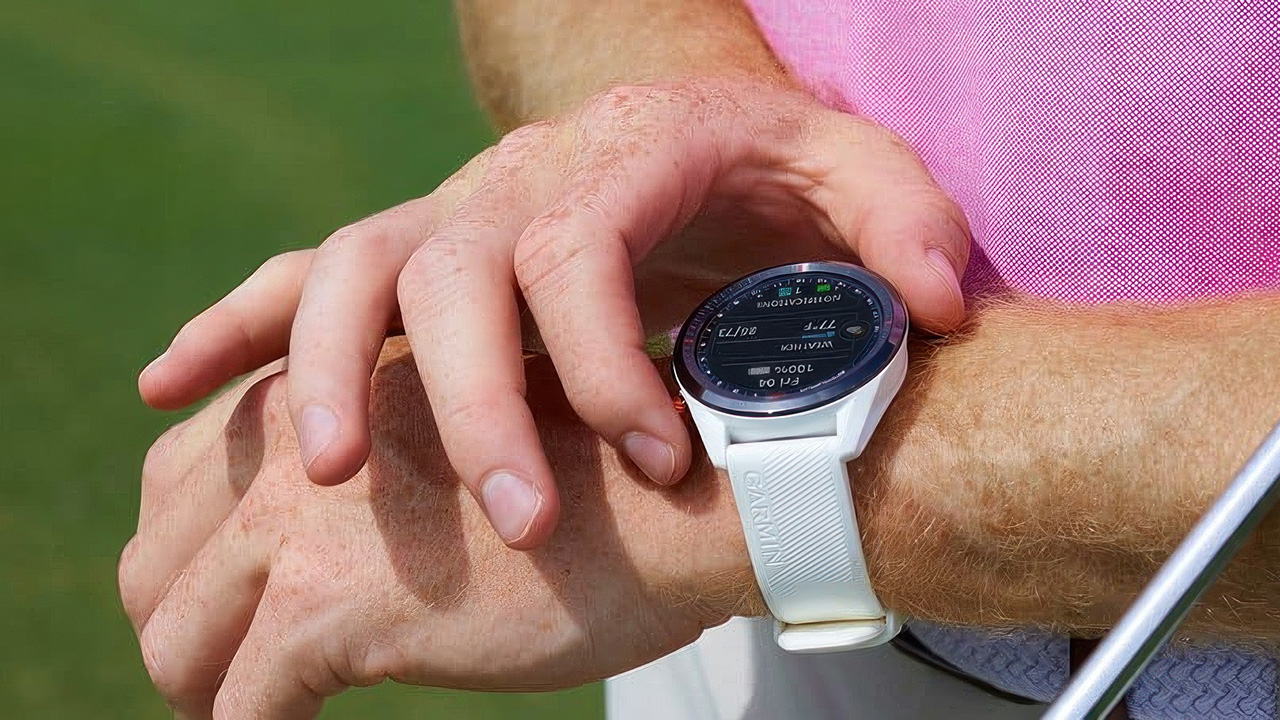 Спортивные часы Garmin Approach S62, чёрный силиконовый ремешок — Контроль над местностью