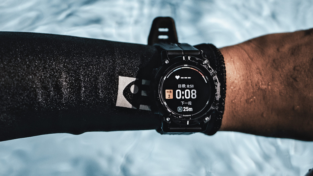 Спортивные часы Garmin Descent G2, силиконовый ремешок цвета «морская ракушка» — Готовность к погружению под контролем