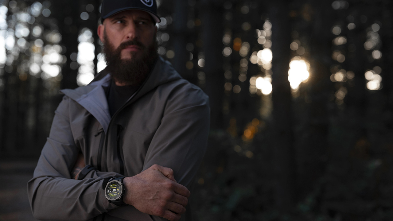 Спортивные часы Garmin tactix 8, 51 мм, Solar, Elite, чёрный нейлоновый ремешок, чёрный силиконовый ремешок — Многоцветный светодиодный фонарик