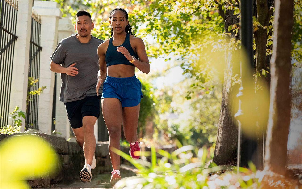 Спортивные часы Garmin Forerunner 570, 47 мм, силиконовый ремешок цвета «полупрозрачный фиолетовый»/индиго — Широкий спектр метрик для анализа бега