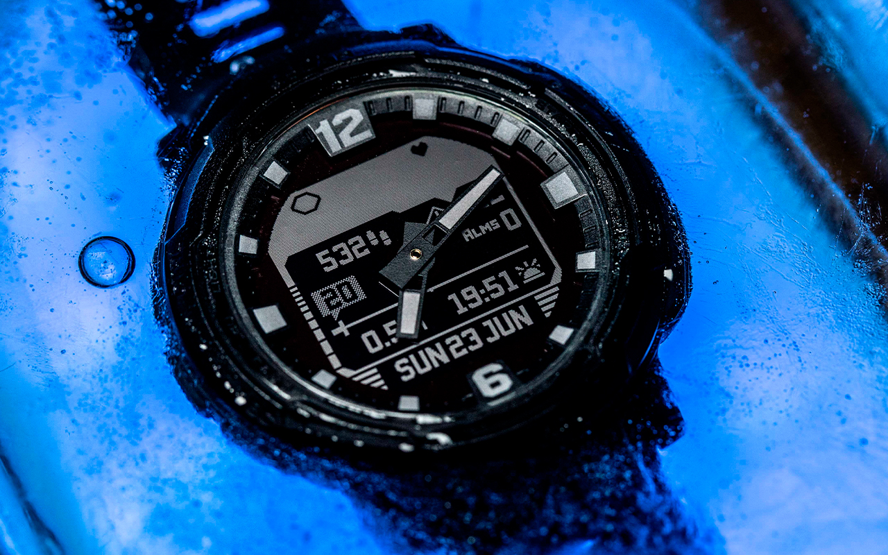 Спортивные часы Garmin Instinct Crossover Solar Tactical Edition, чёрный силиконовый ремешок — Солнечная зарядка