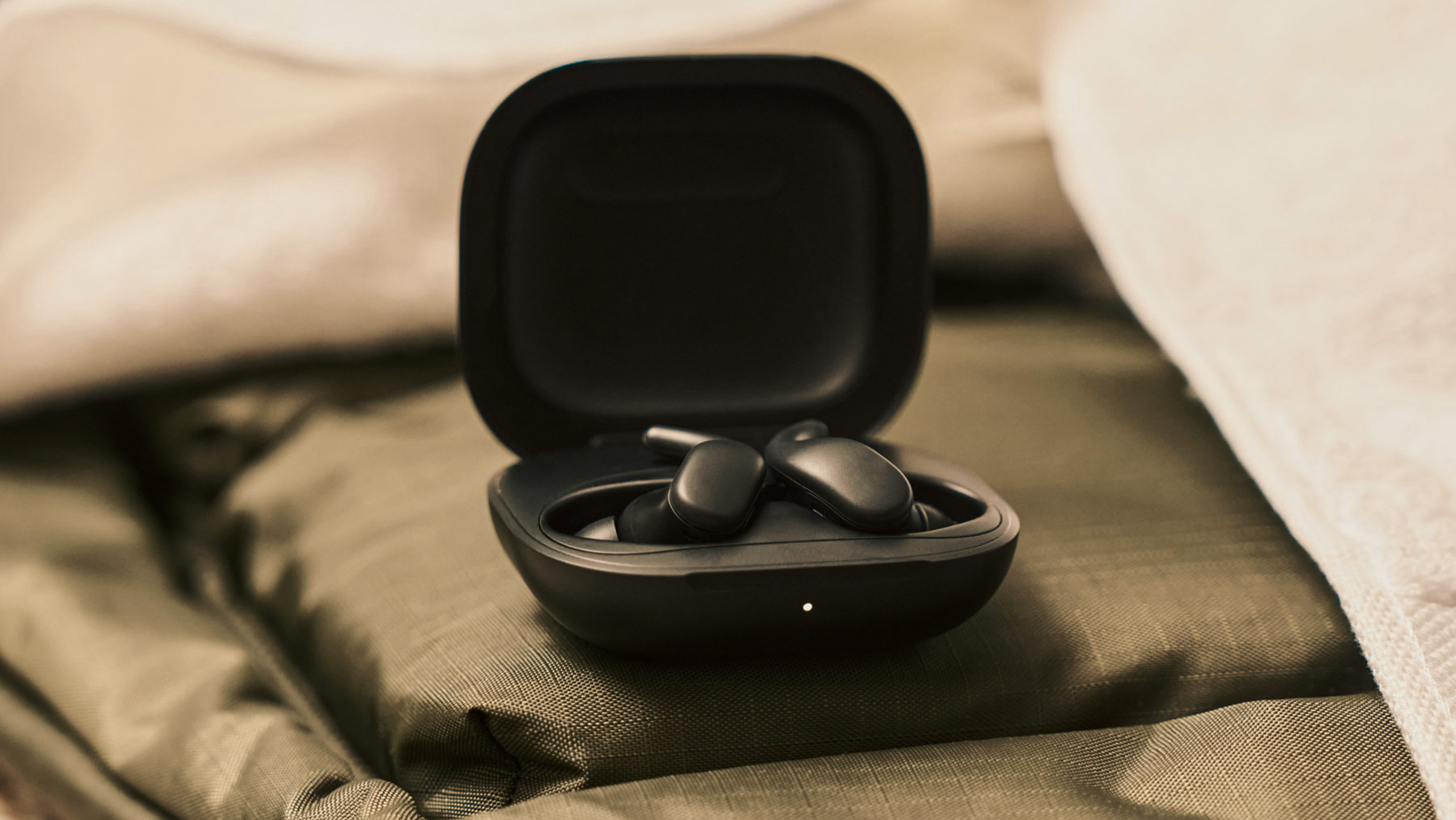Беспроводные наушники Beats Powerbeats Fit (TWS) — Заряжайте даже на ходу