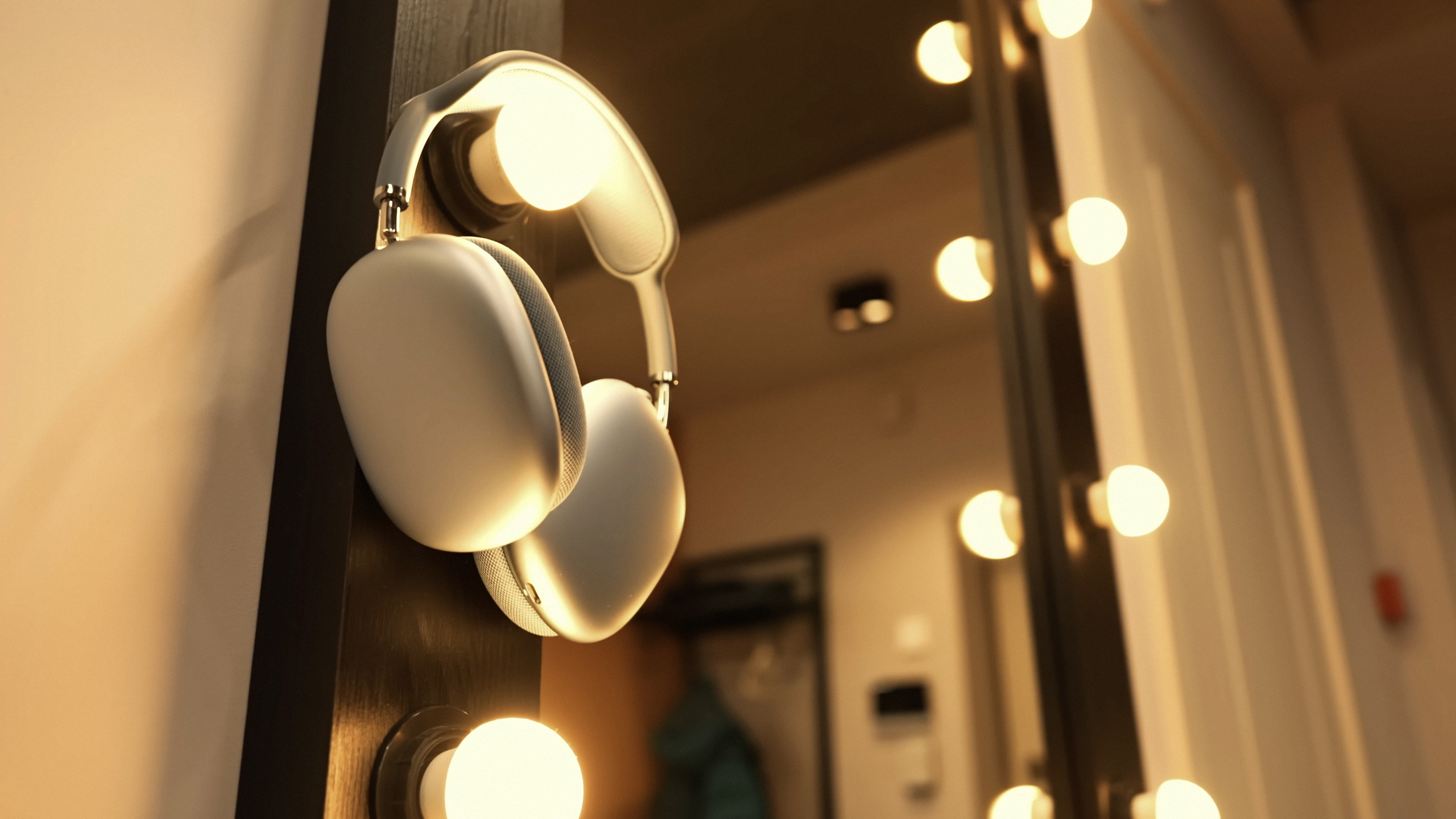Беспроводные наушники Apple AirPods Max 2 («Сияющая звезда» | Starlight) (2026) — Больше удовольствия от игр и музыки