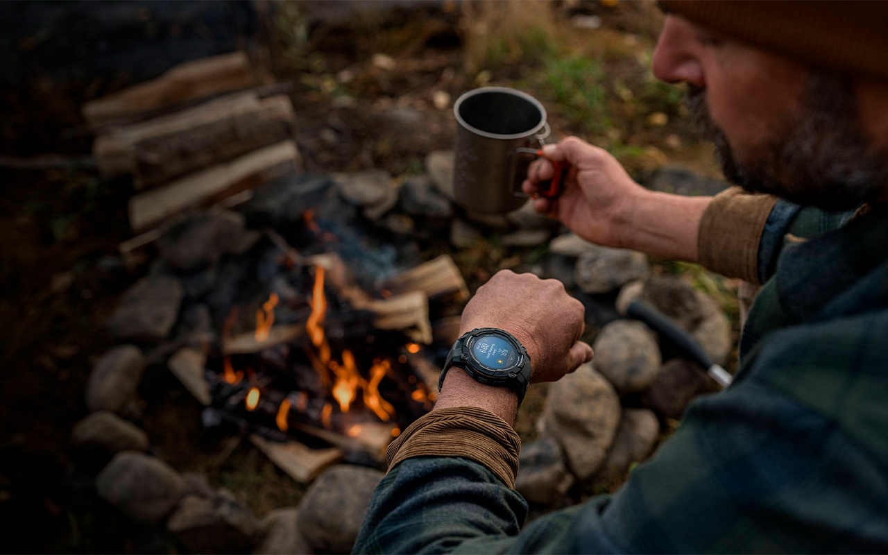 Спортивные часы Garmin Instinct 3, 45 мм, AMOLED, силиконовый ремешок цвета «синий/чёрный» — Для тех, кто не боится сложных маршрутов