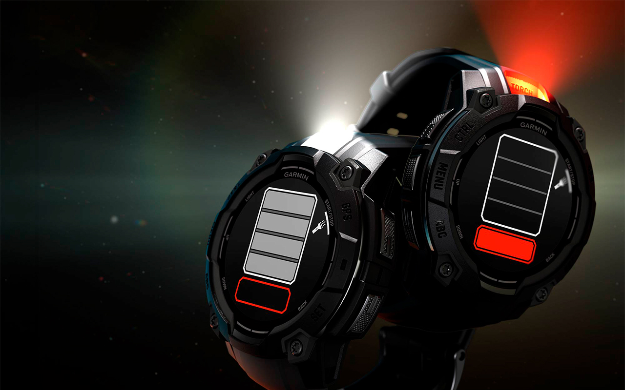 Спортивные часы Garmin Instinct 3, 50 мм, AMOLED, силиконовый ремешок цвета «чёрный/синий» — Яркий светодиодный фонарик