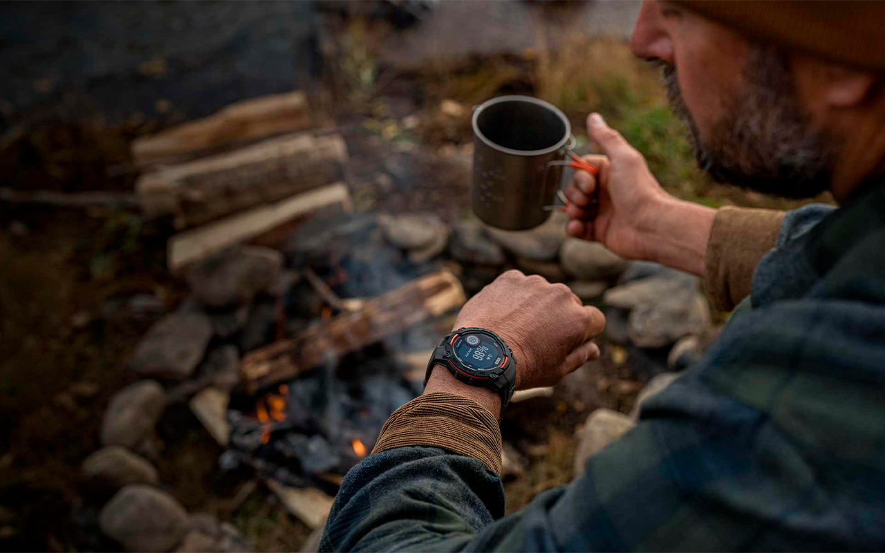 Спортивные часы Garmin Instinct 3, 45 мм, Solar, силиконовый ремешок цвета «Уайтстоун/синий» — Работают на солнечной энергии