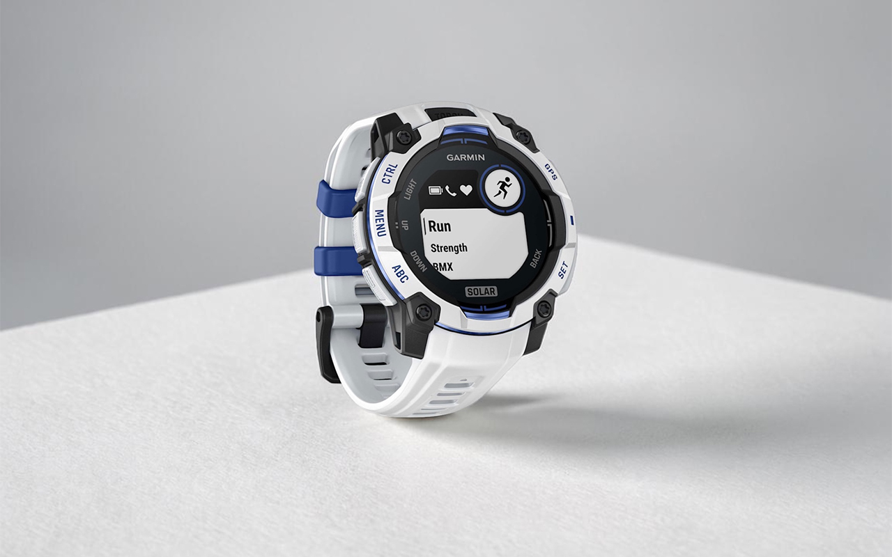 Спортивные часы Garmin Instinct 3, 45 мм, Solar, силиконовый ремешок цвета «Уайтстоун/синий» — Идеальное ориентирование на любой местности